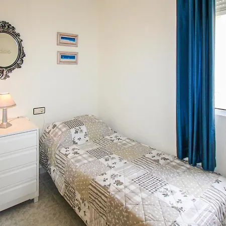 Lovely In Torrevieja With Kitchen דירה לה מאטה